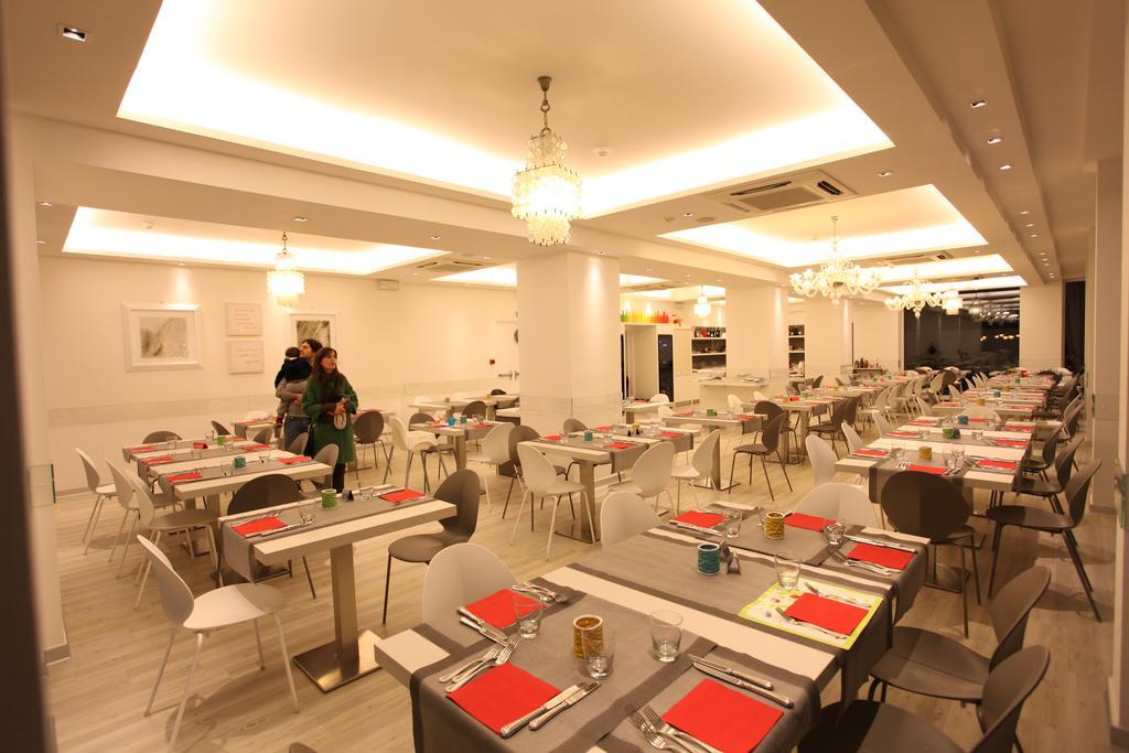 Hotel Fantasy Riccione Extérieur photo