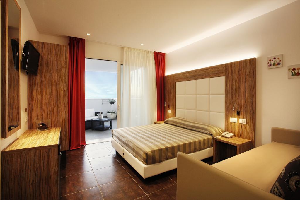 Hotel Fantasy Riccione Extérieur photo
