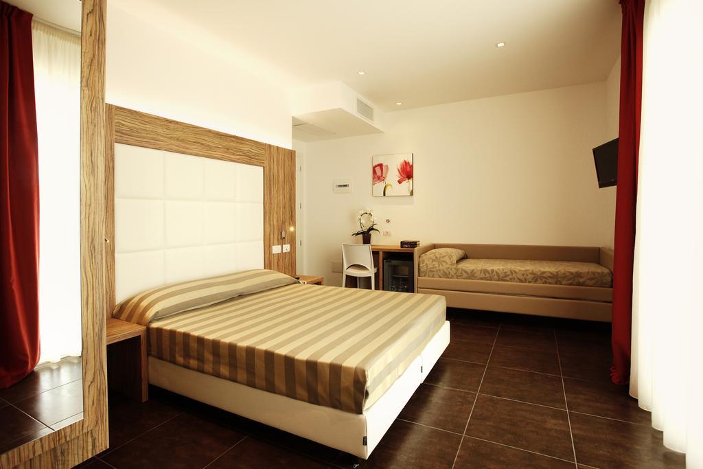 Hotel Fantasy Riccione Extérieur photo