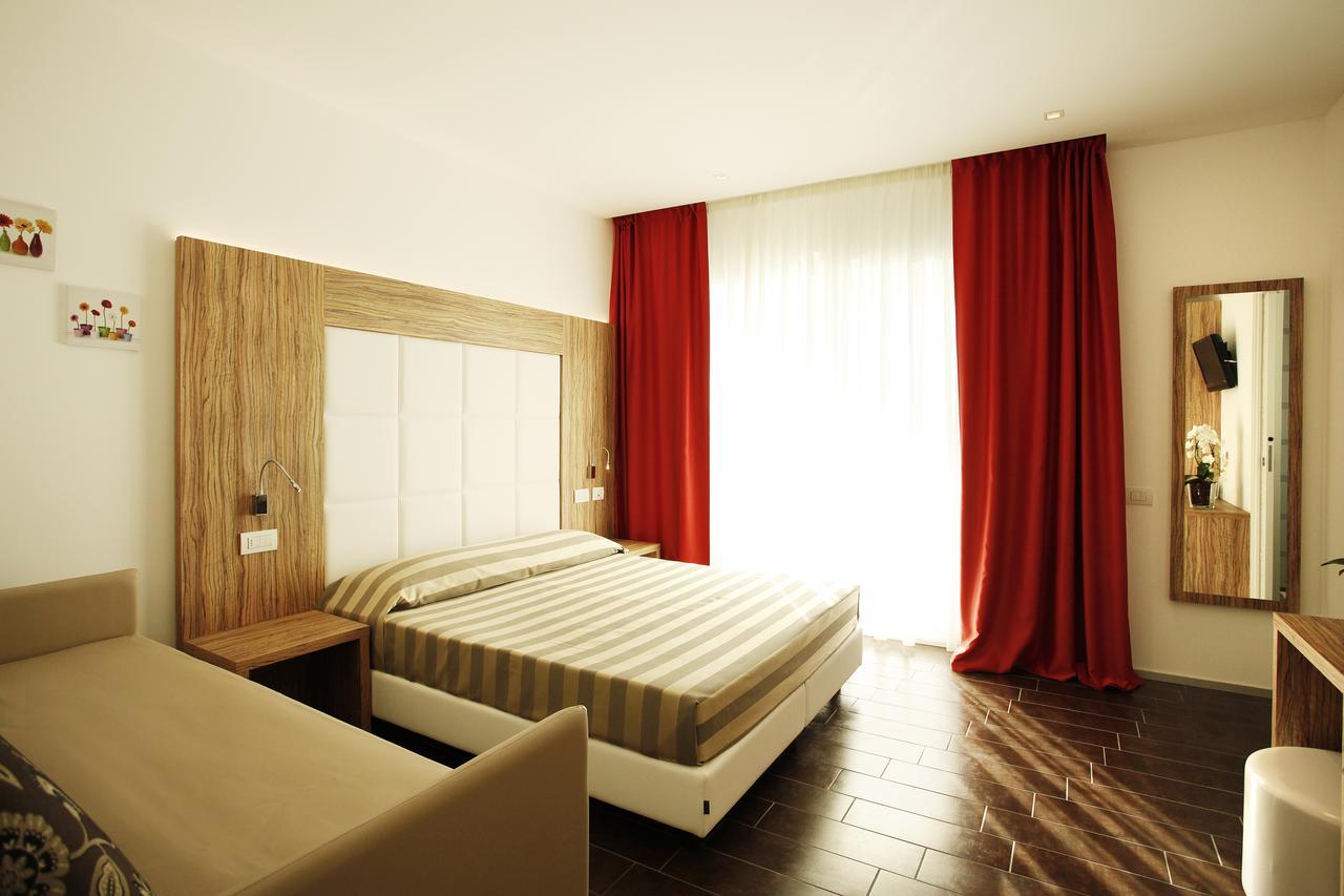 Hotel Fantasy Riccione Extérieur photo